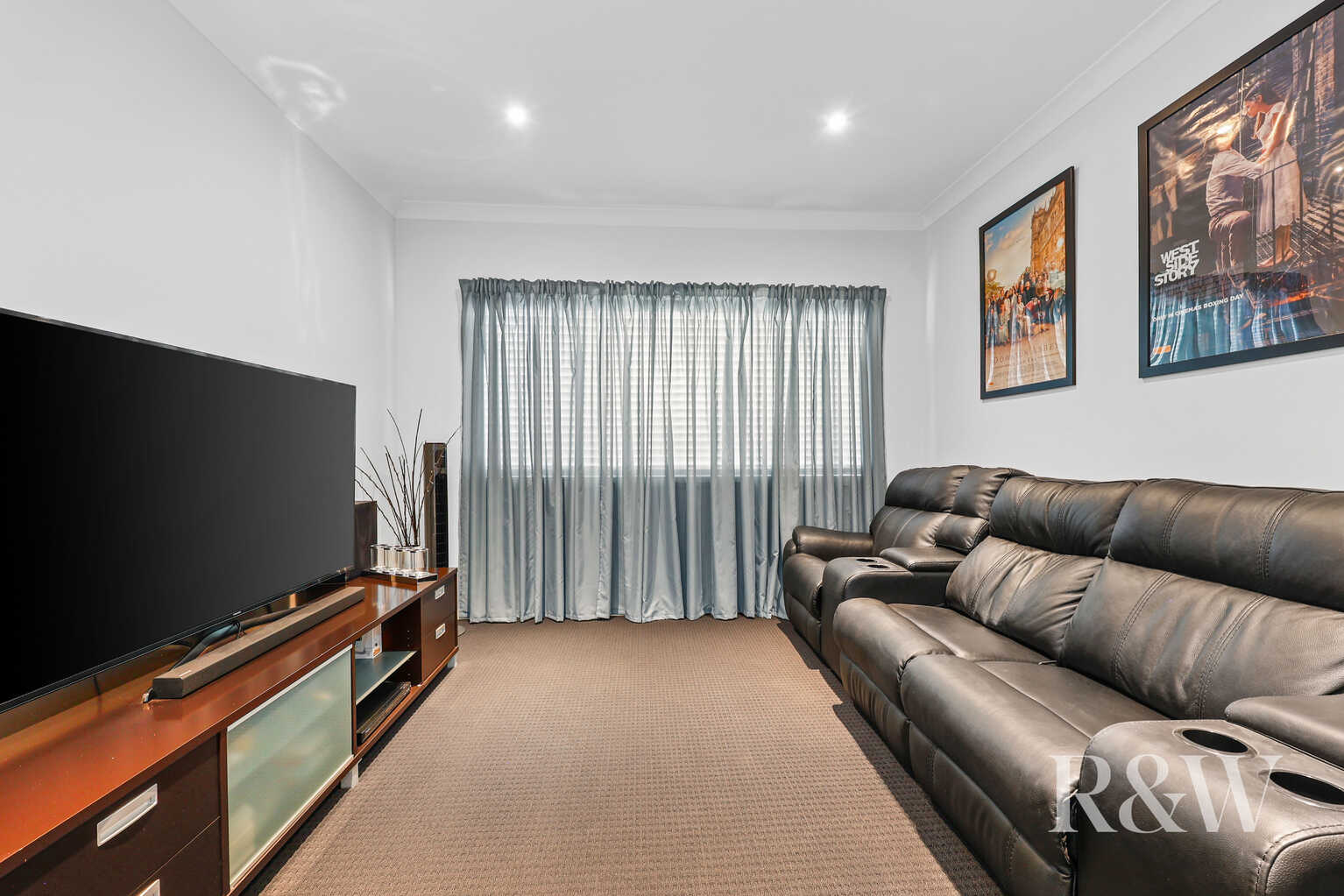 29 CLOVERHILL CRESCENT Gledswood Hills 29 CLOVERHILL CRESCENT Gledswood Hills