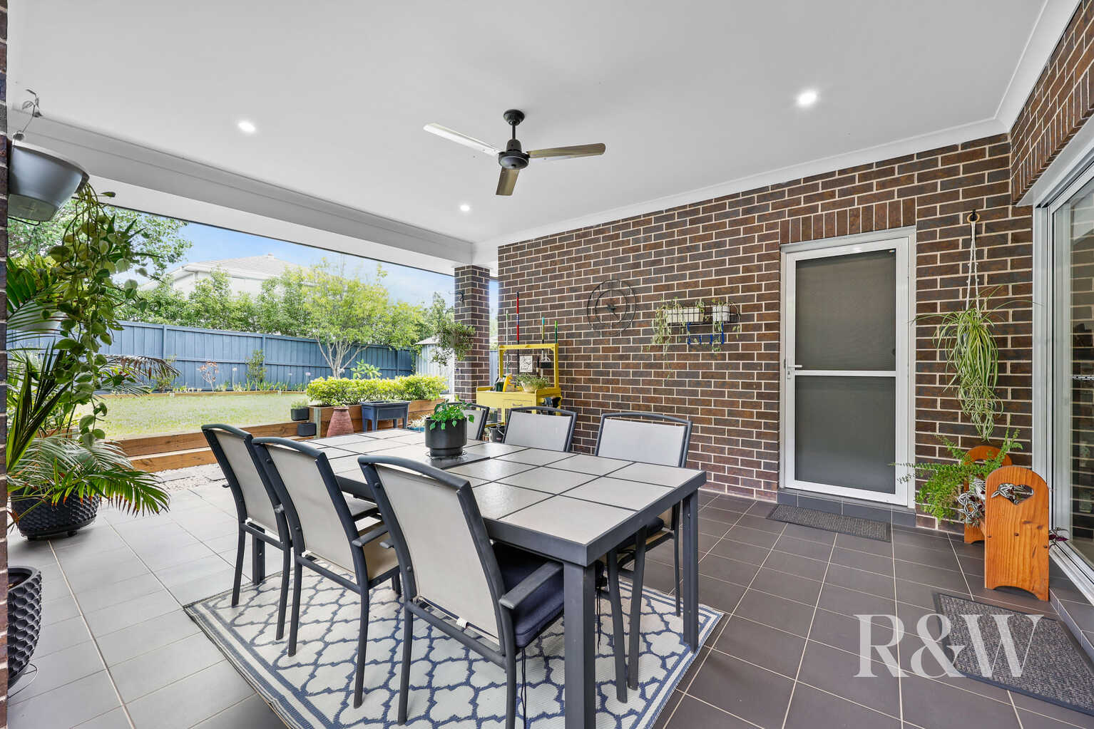 29 CLOVERHILL CRESCENT Gledswood Hills 29 CLOVERHILL CRESCENT Gledswood Hills