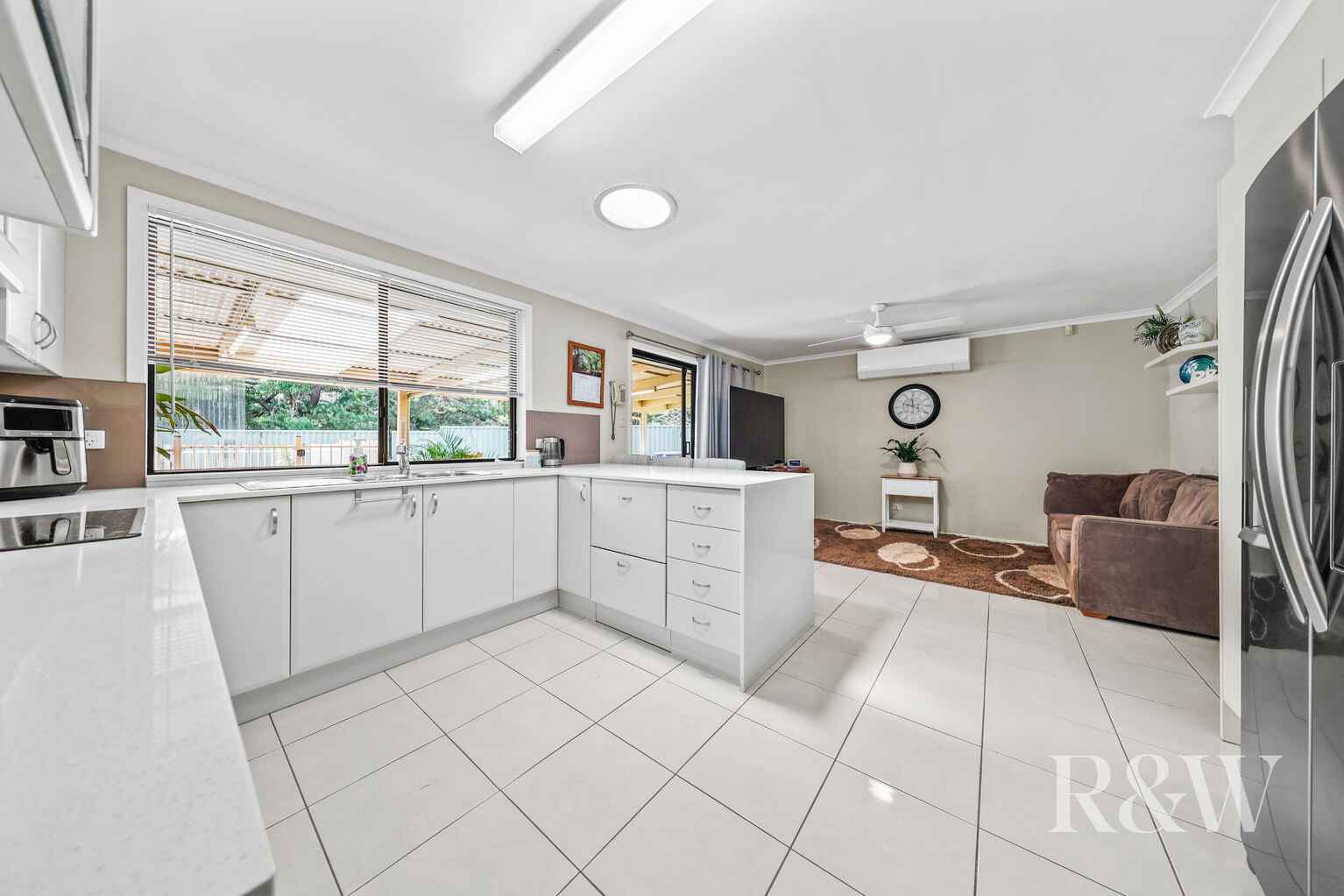 6 MONGON PLACE St Helens Park