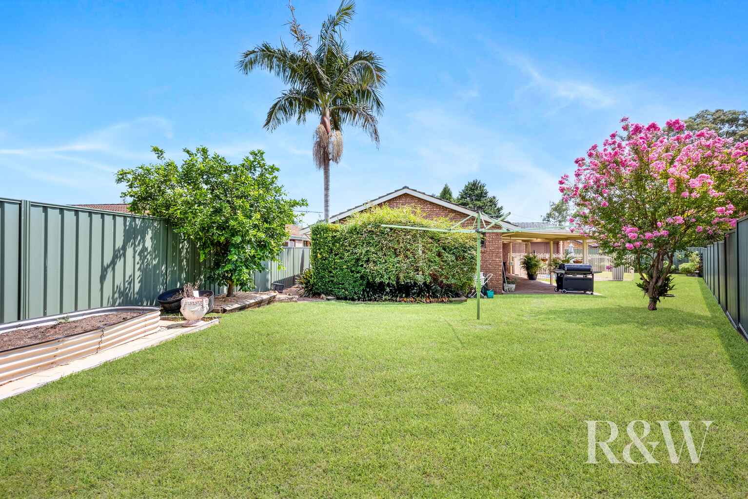 6 MONGON PLACE St Helens Park