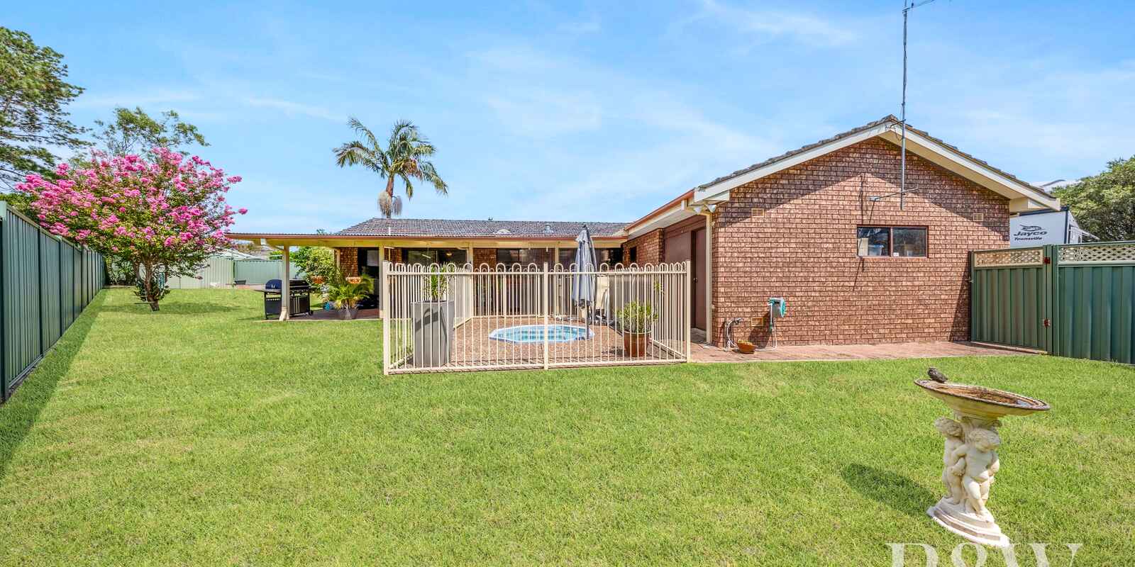 6 MONGON PLACE St Helens Park