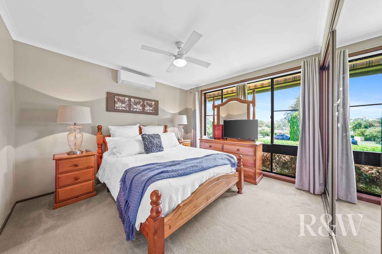 6 MONGON PLACE St Helens Park