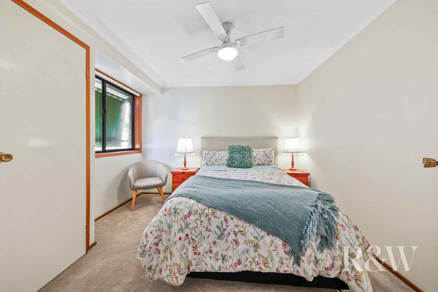 6 MONGON PLACE St Helens Park