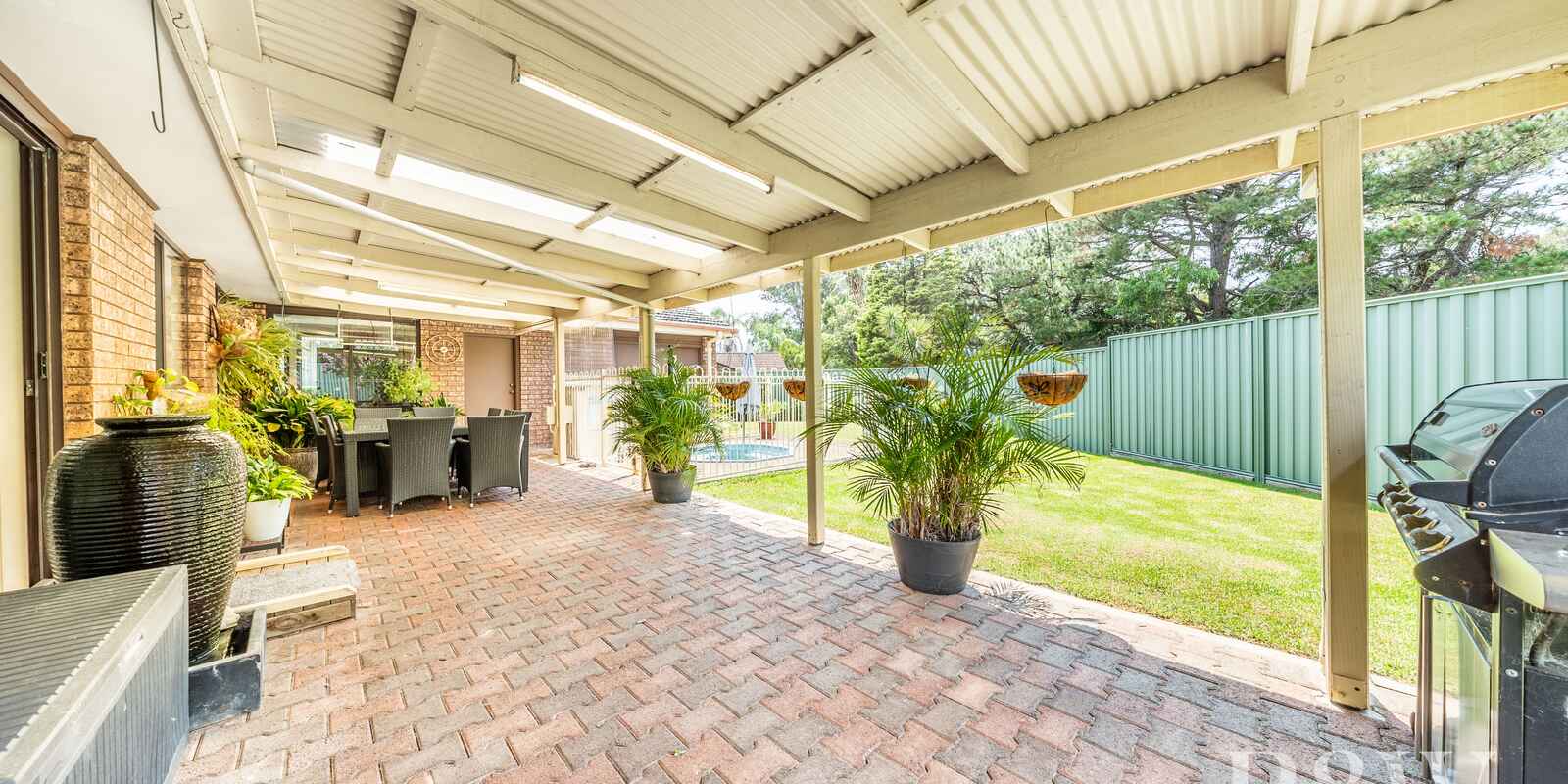 6 MONGON PLACE St Helens Park