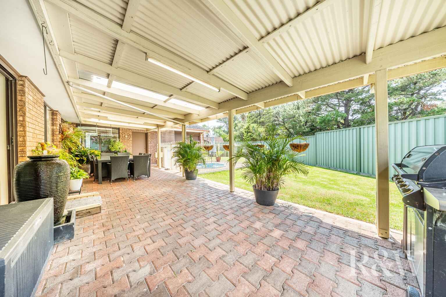 6 MONGON PLACE St Helens Park