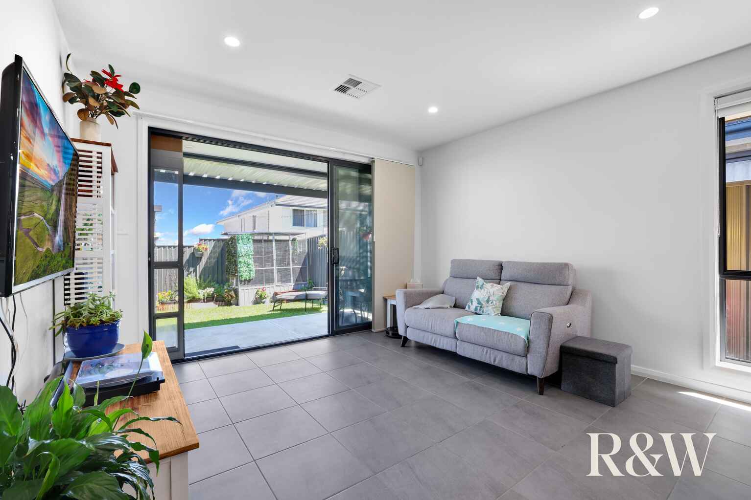 9 DURACK AVENUE Catherine Field