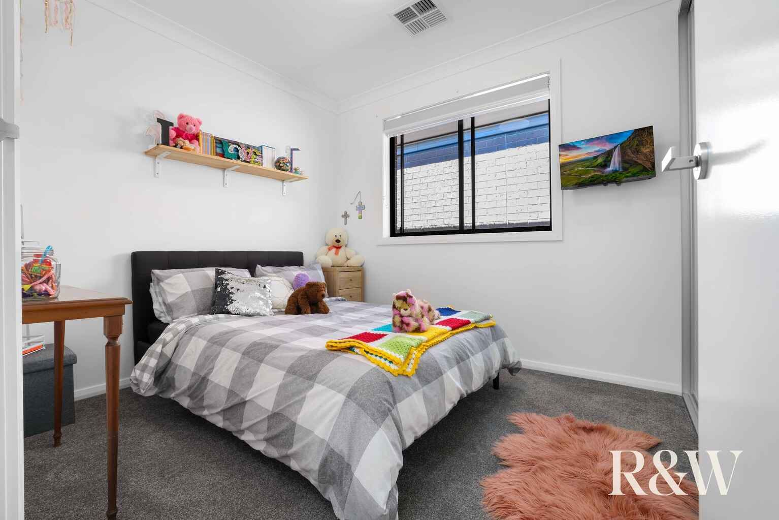 9 DURACK AVENUE Catherine Field