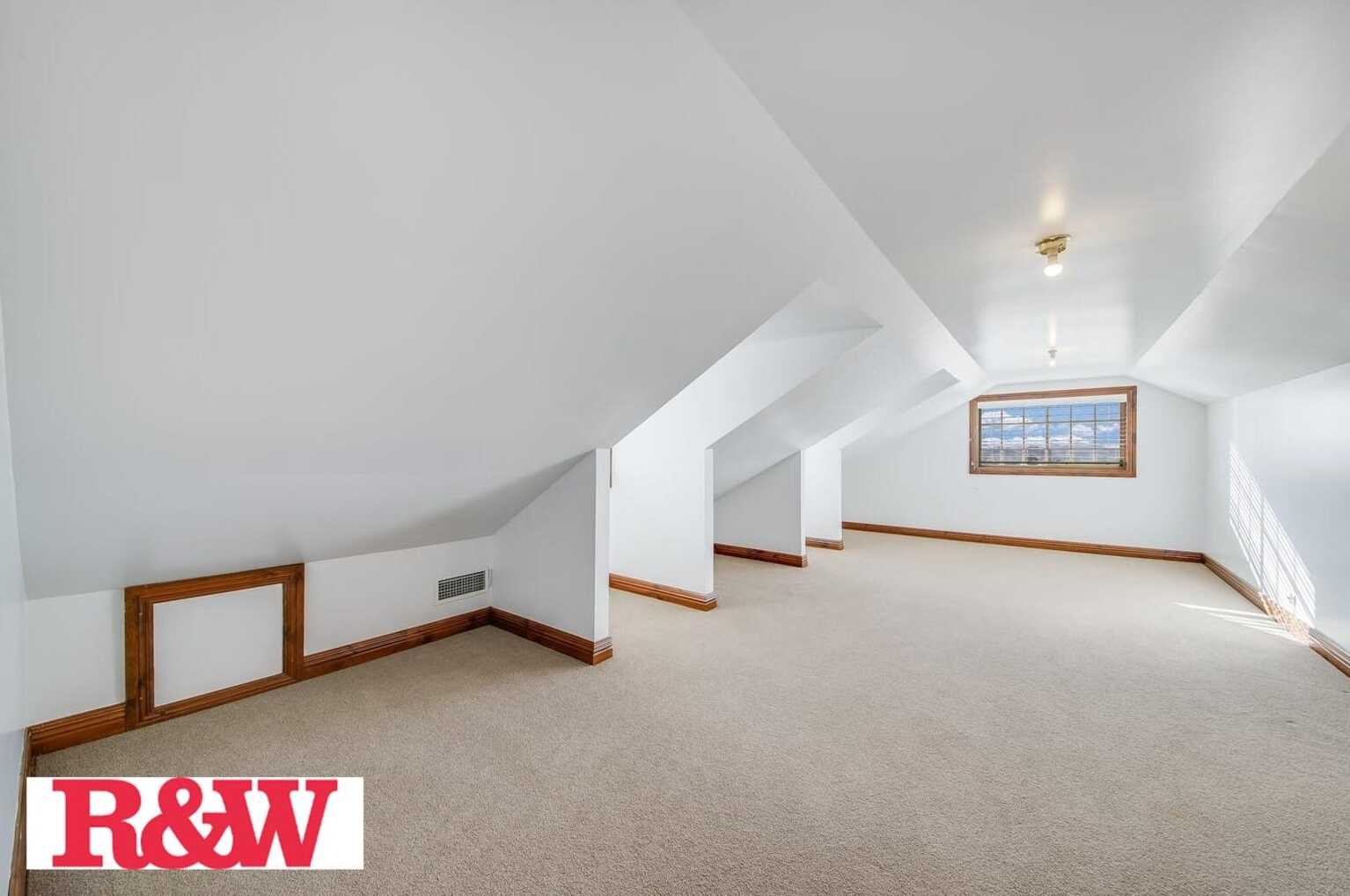 1 Beltana Place Glen Alpine