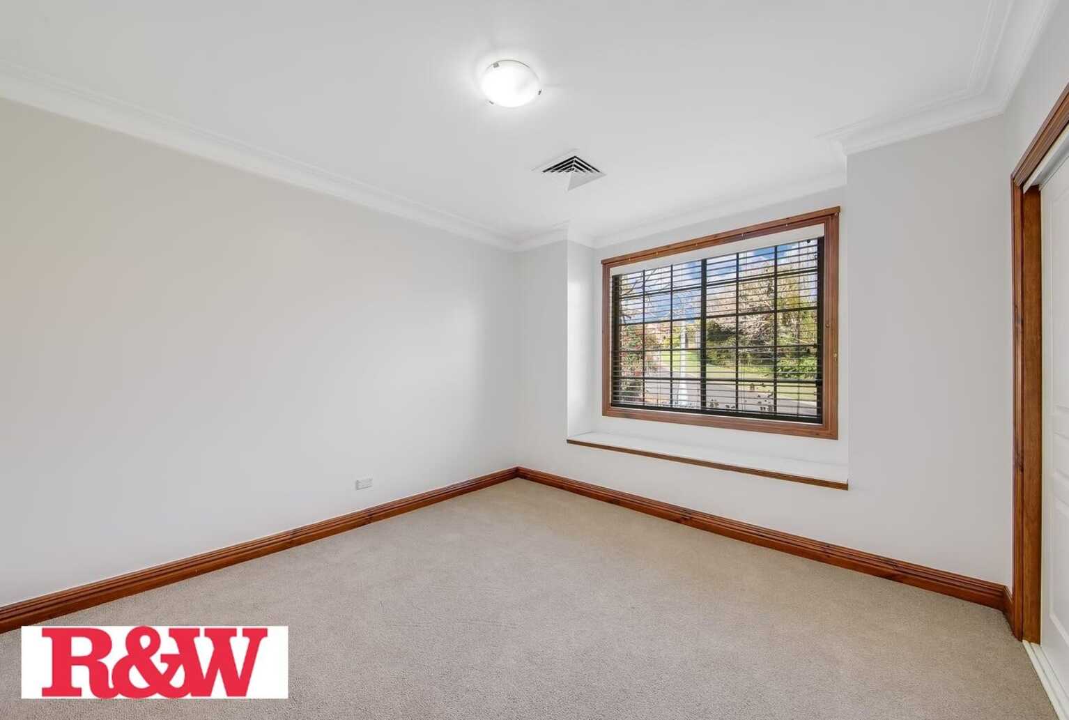 1 Beltana Place Glen Alpine