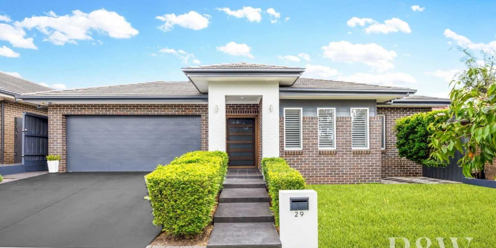 29 Cloverhill Crescent Gledswood Hills
