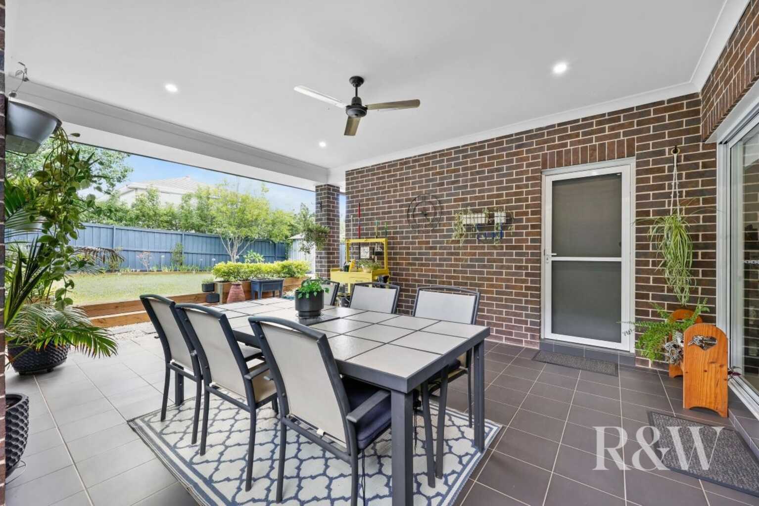 29 Cloverhill Crescent Gledswood Hills