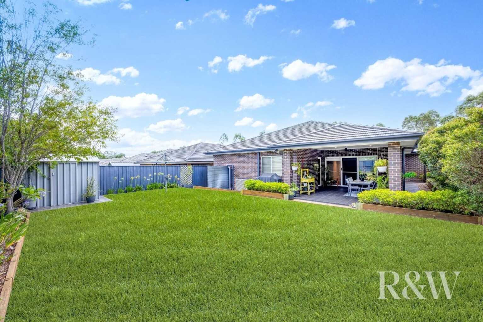 29 Cloverhill Crescent Gledswood Hills