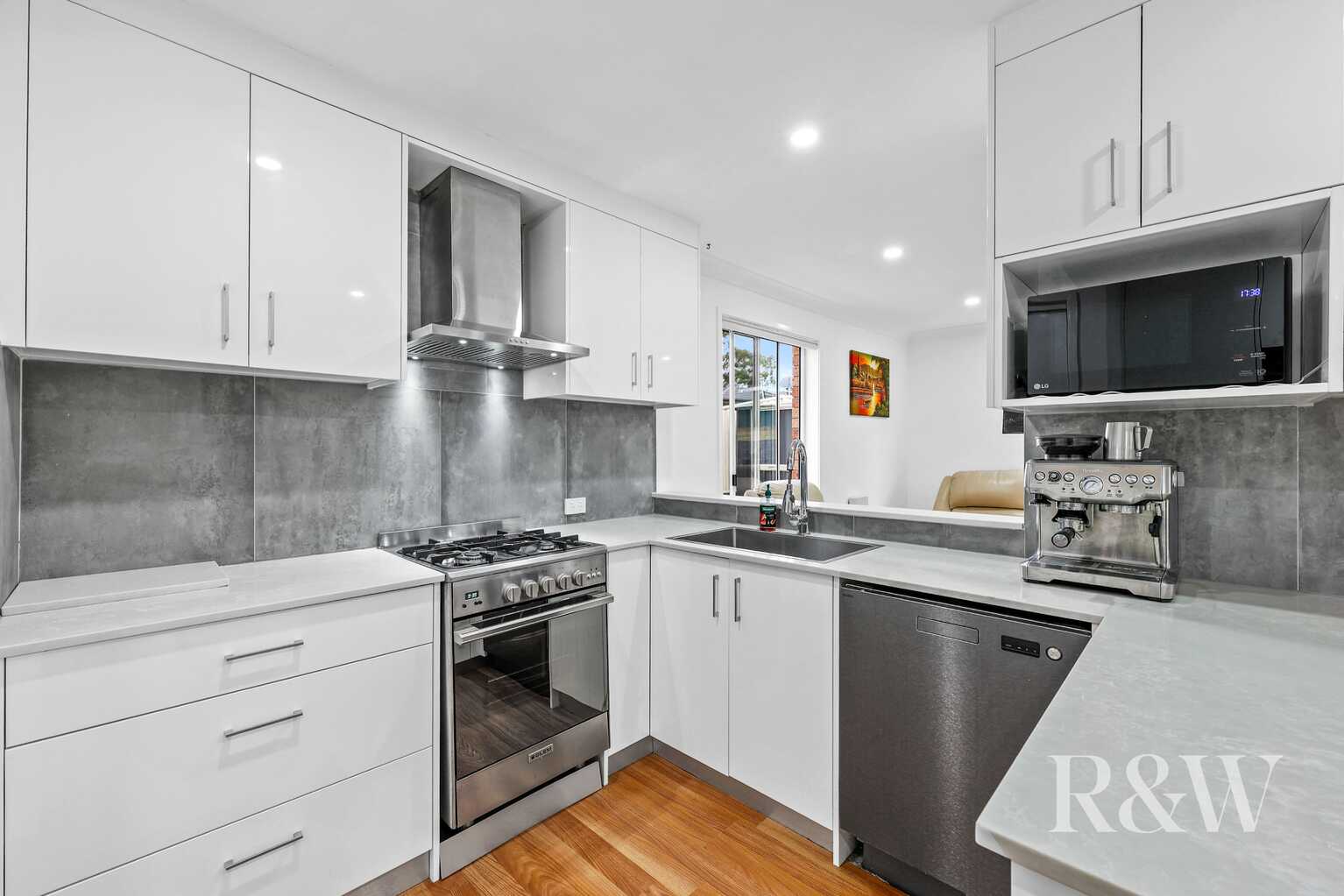 50 DOWNES CRESCENT Currans Hill