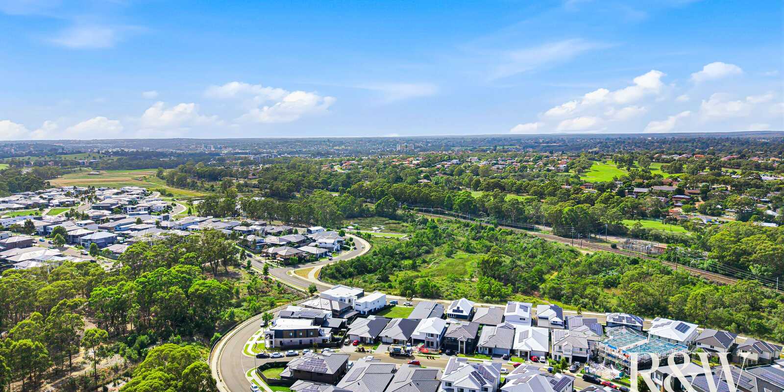 4 FIELDHOUSE CIRCUIT Campbelltown