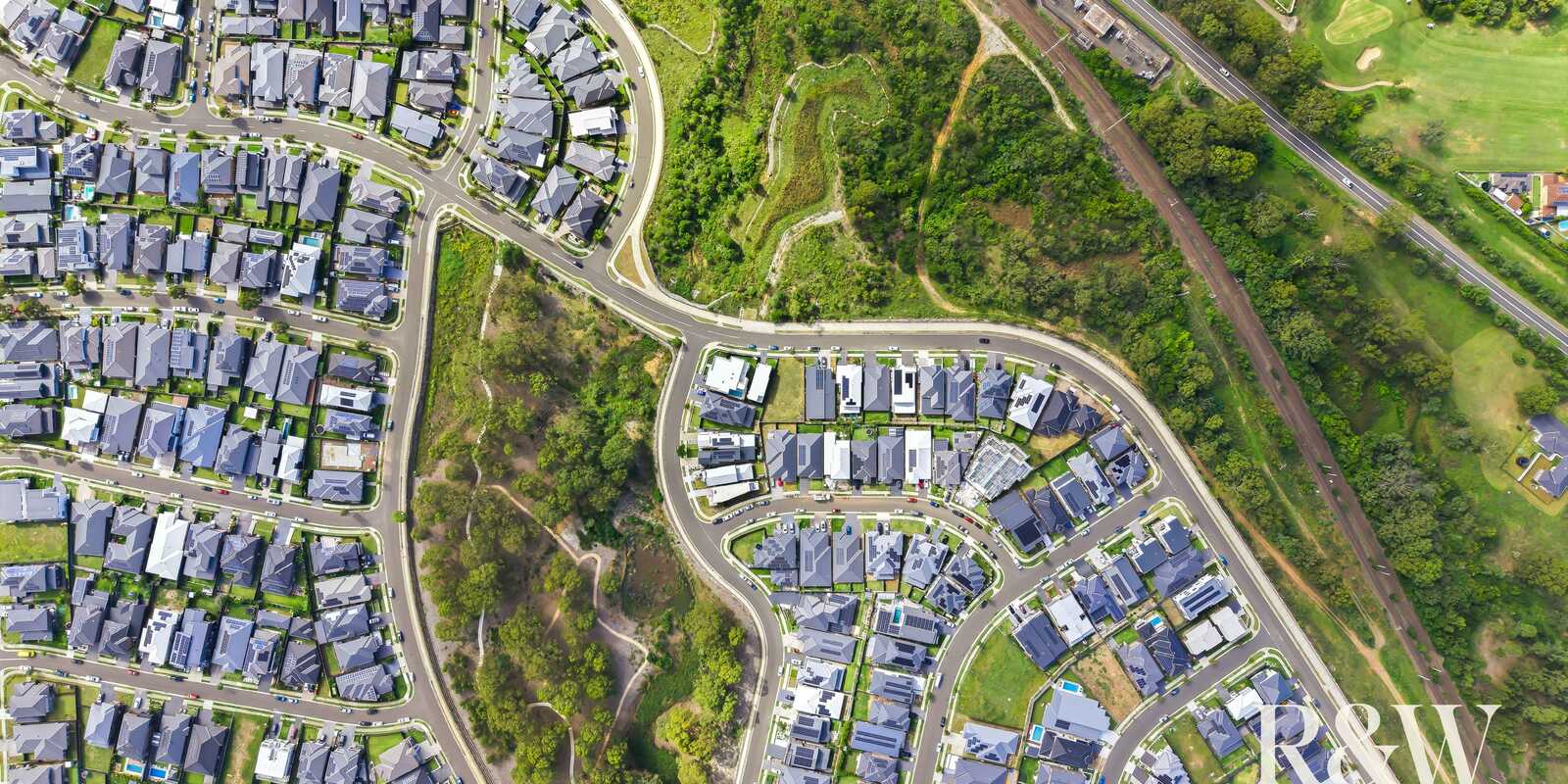 4 FIELDHOUSE CIRCUIT Campbelltown