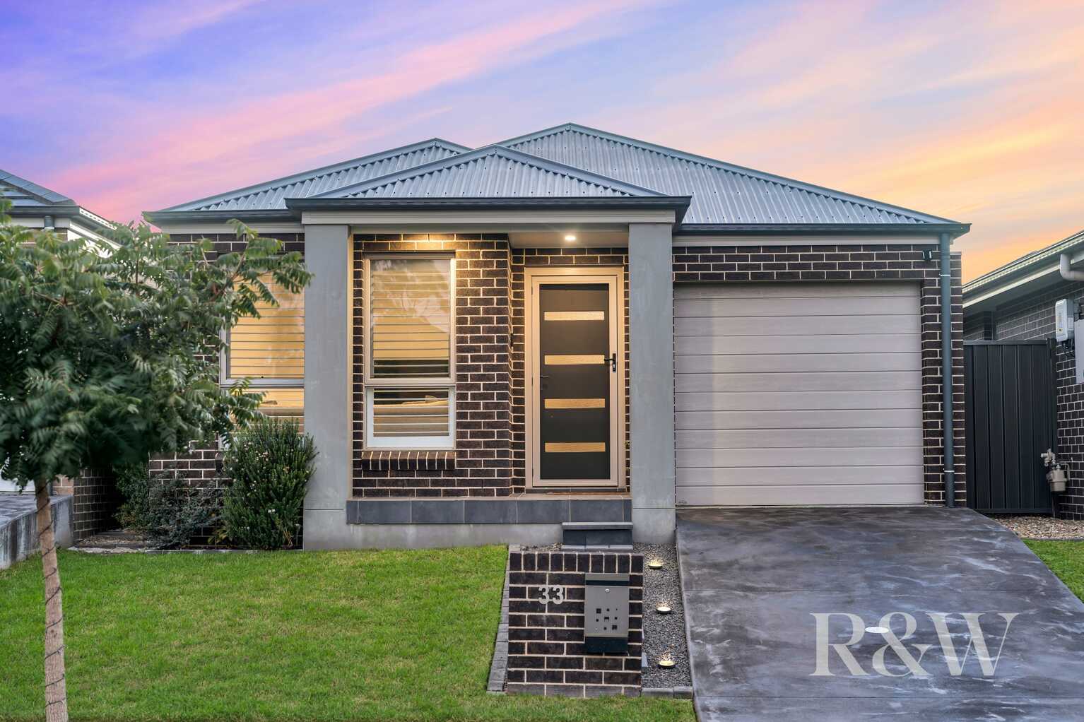 33 Minnamurra Drive Gregory Hills