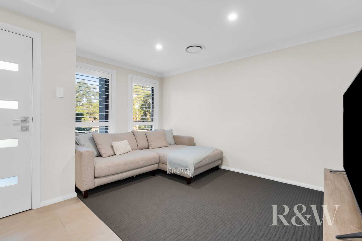 33 Minnamurra Drive Gregory Hills