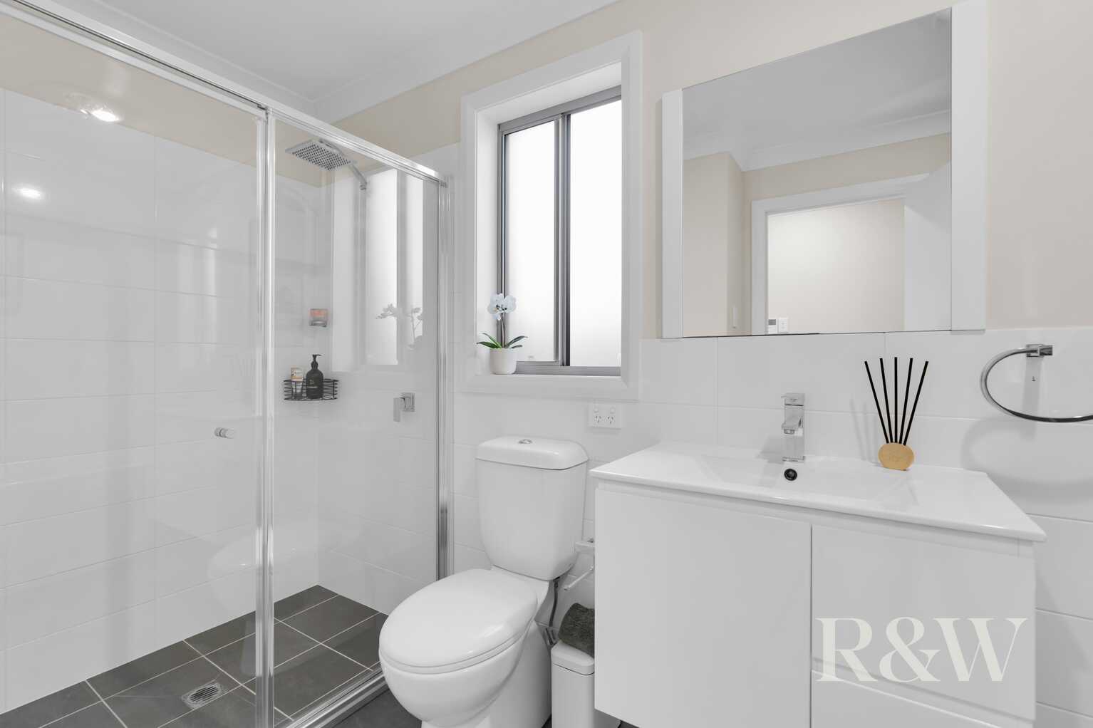 33 Minnamurra Drive Gregory Hills