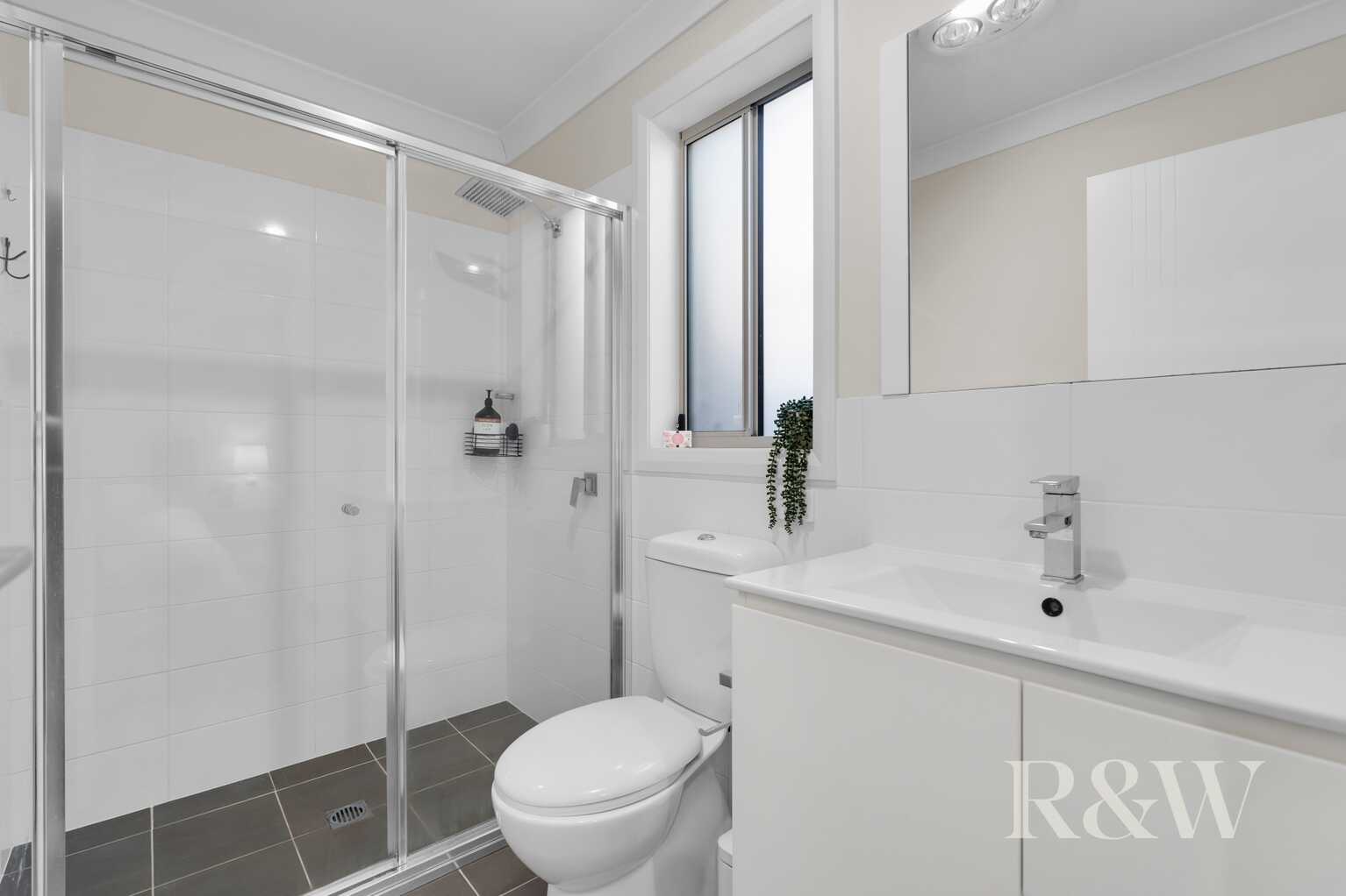 33 Minnamurra Drive Gregory Hills