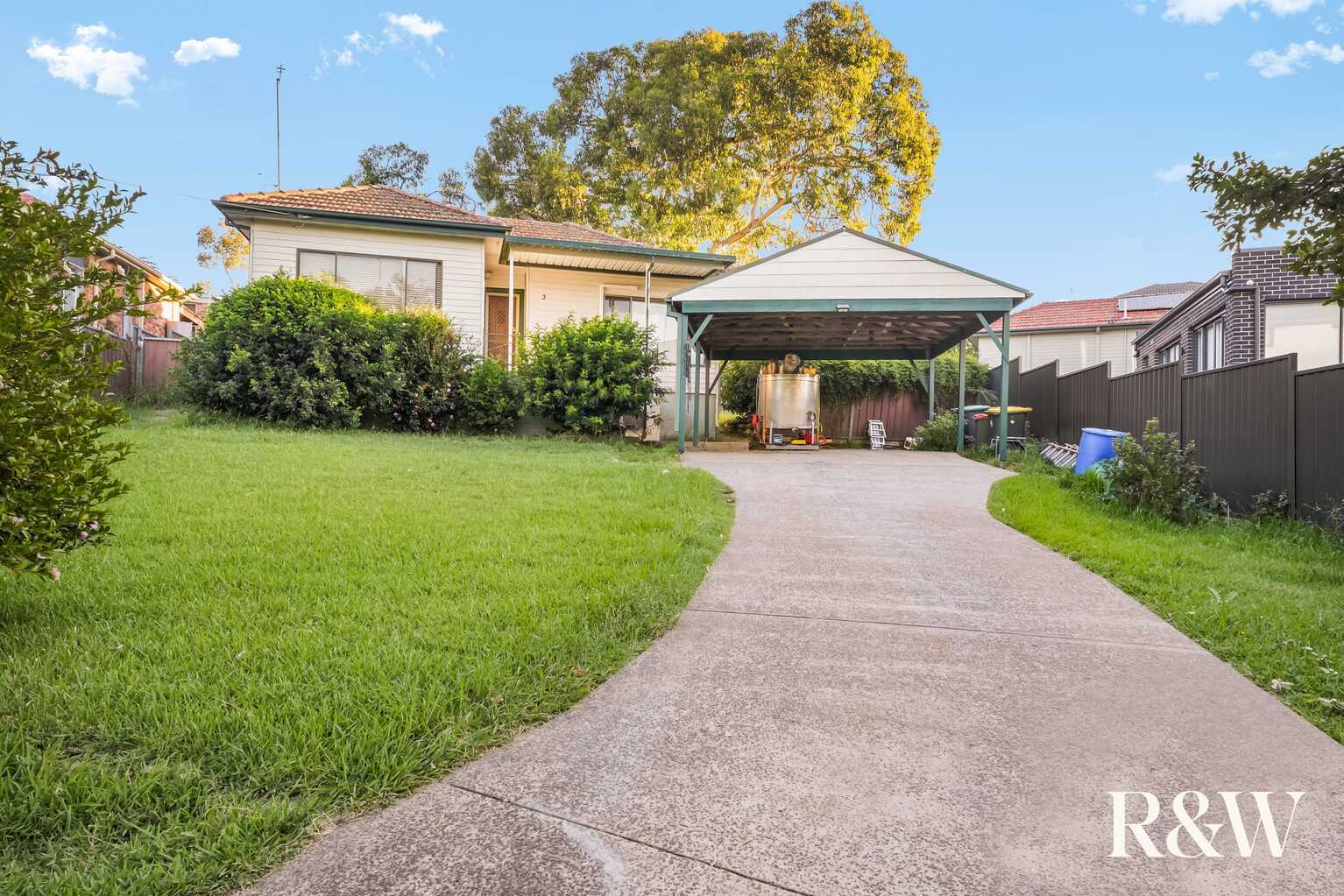 3 LACHLAN PLACE Campbelltown