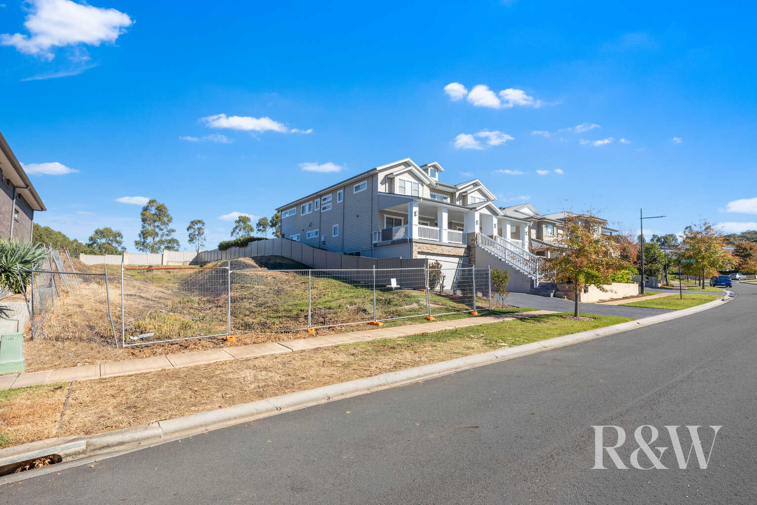 7 HAWTHORNE CIRCUIT Harrington Park