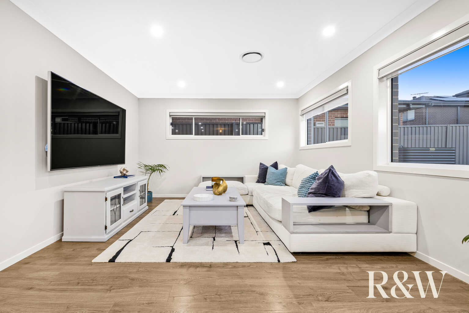 34 CALOTIS CRESCENT Denham Court