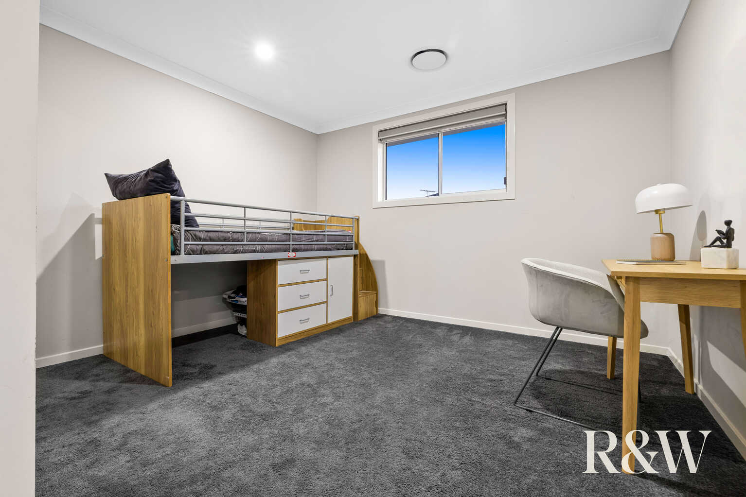 34 CALOTIS CRESCENT Denham Court