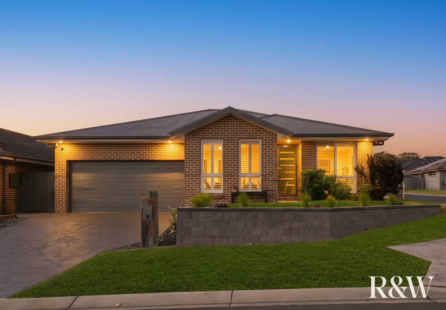 19 KINGFISHER ROAD Appin