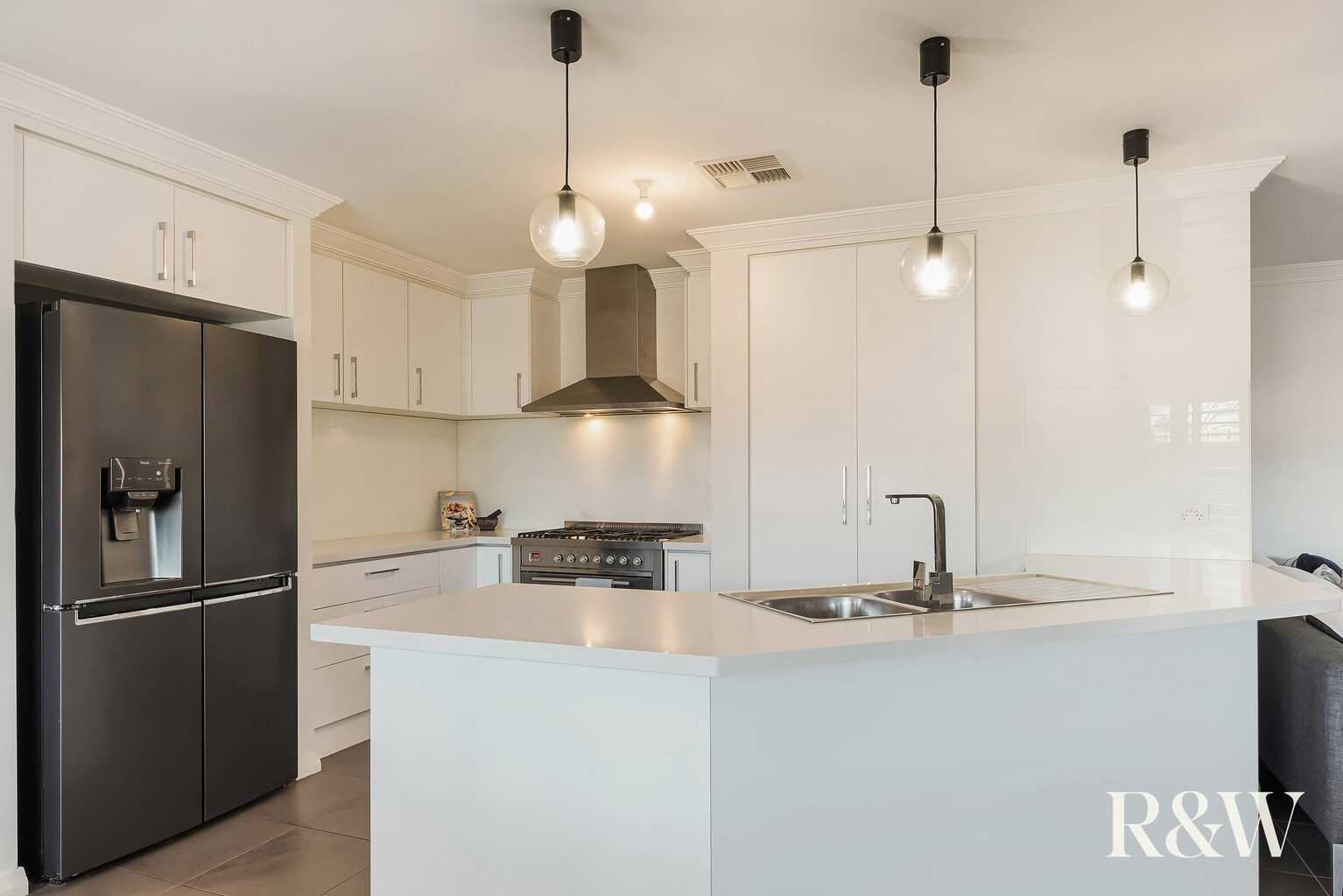 19 KINGFISHER ROAD Appin