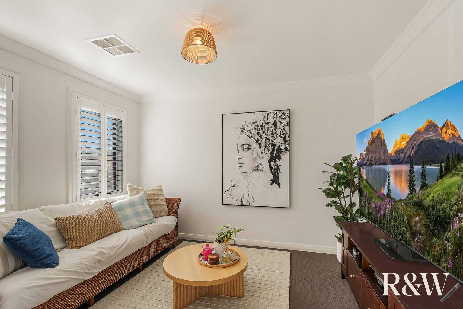 19 KINGFISHER ROAD Appin