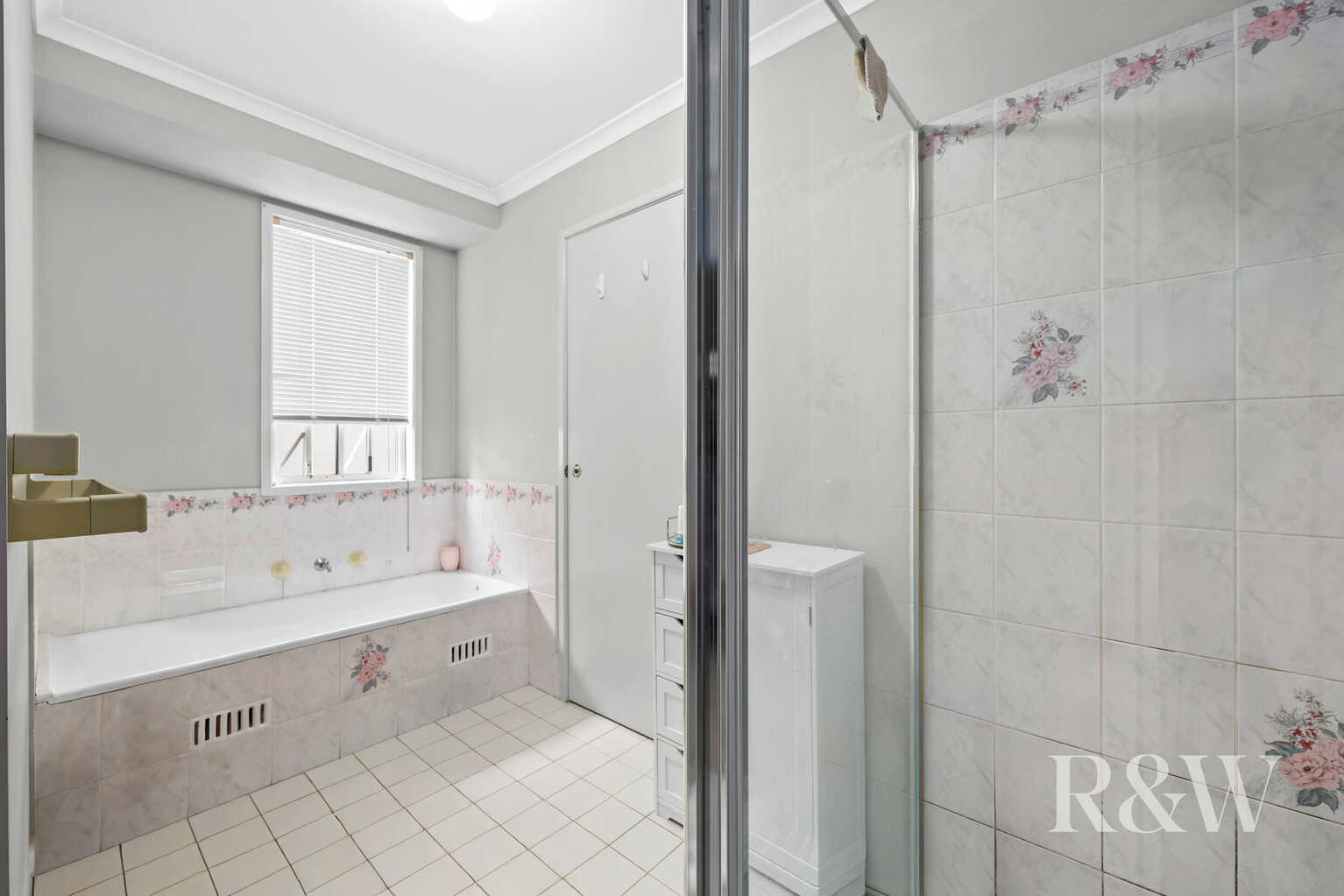 7 CARANDINI STREET St Helens Park