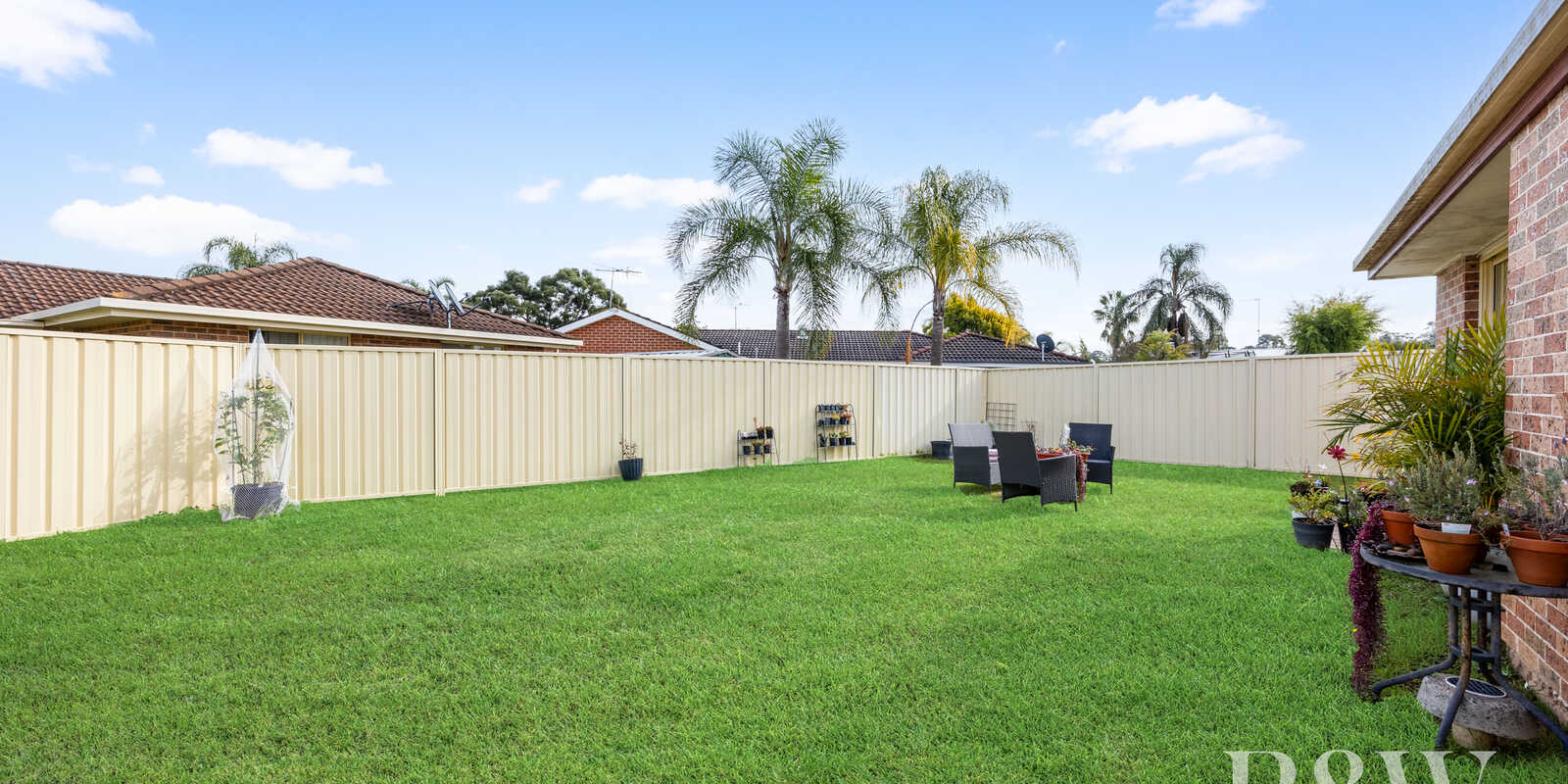 7 CARANDINI STREET St Helens Park