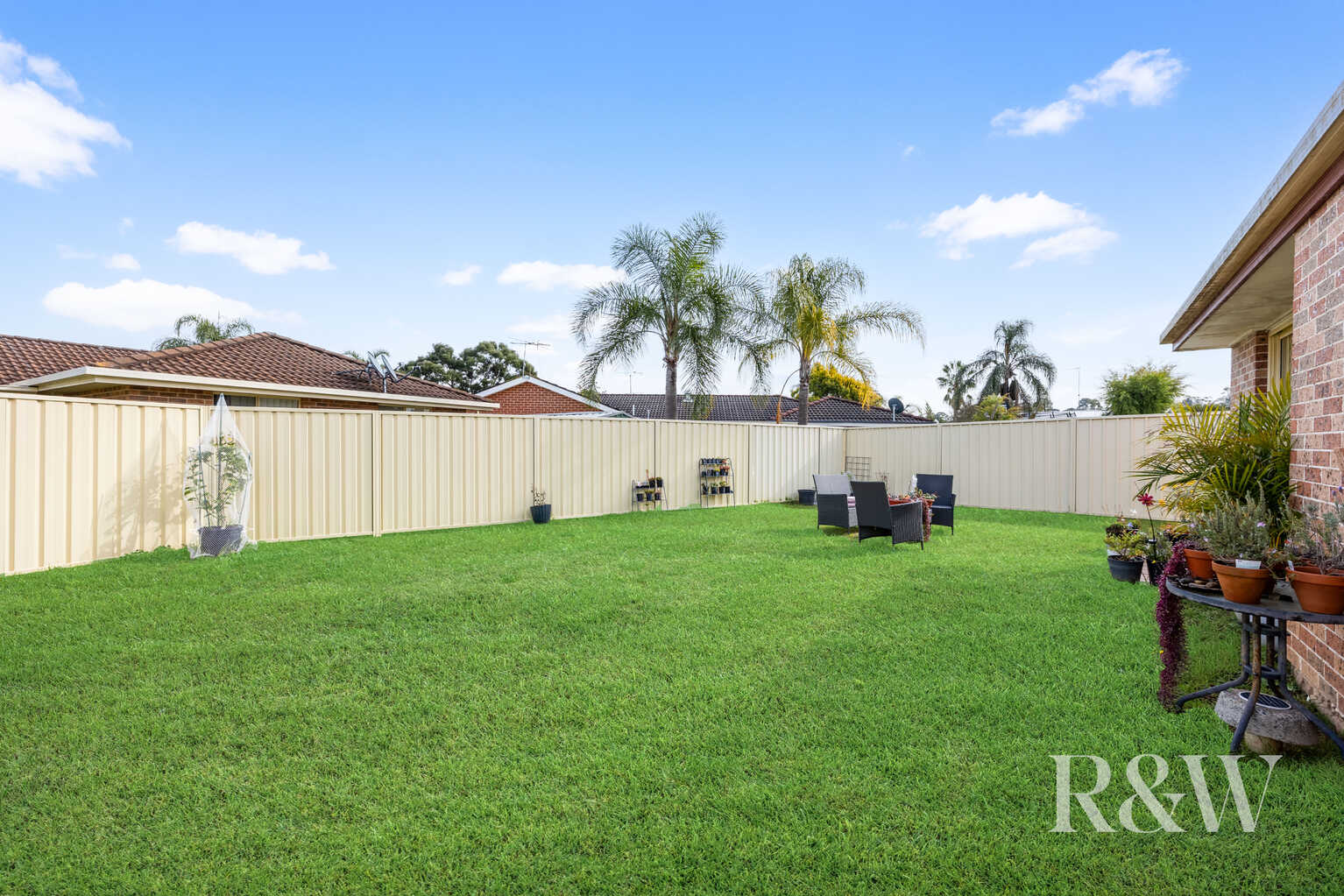 7 CARANDINI STREET St Helens Park