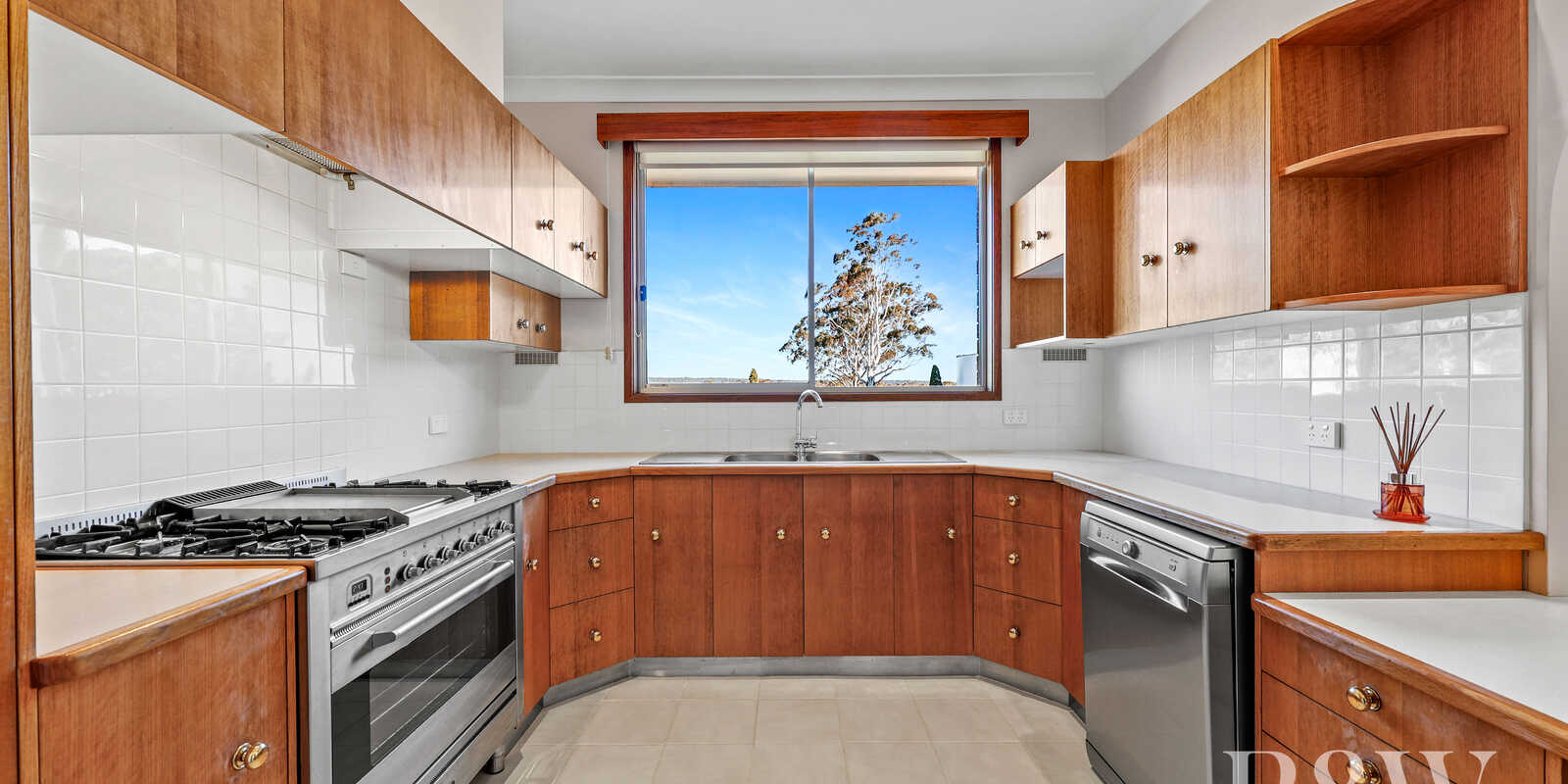 35 AKUNA AVENUE Bradbury