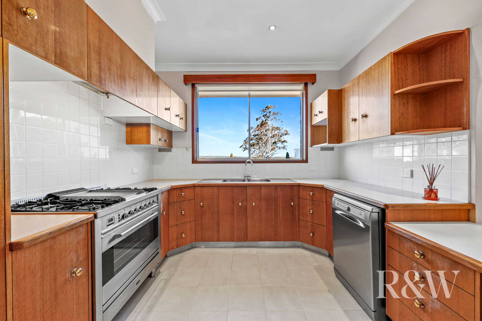 35 AKUNA AVENUE Bradbury
