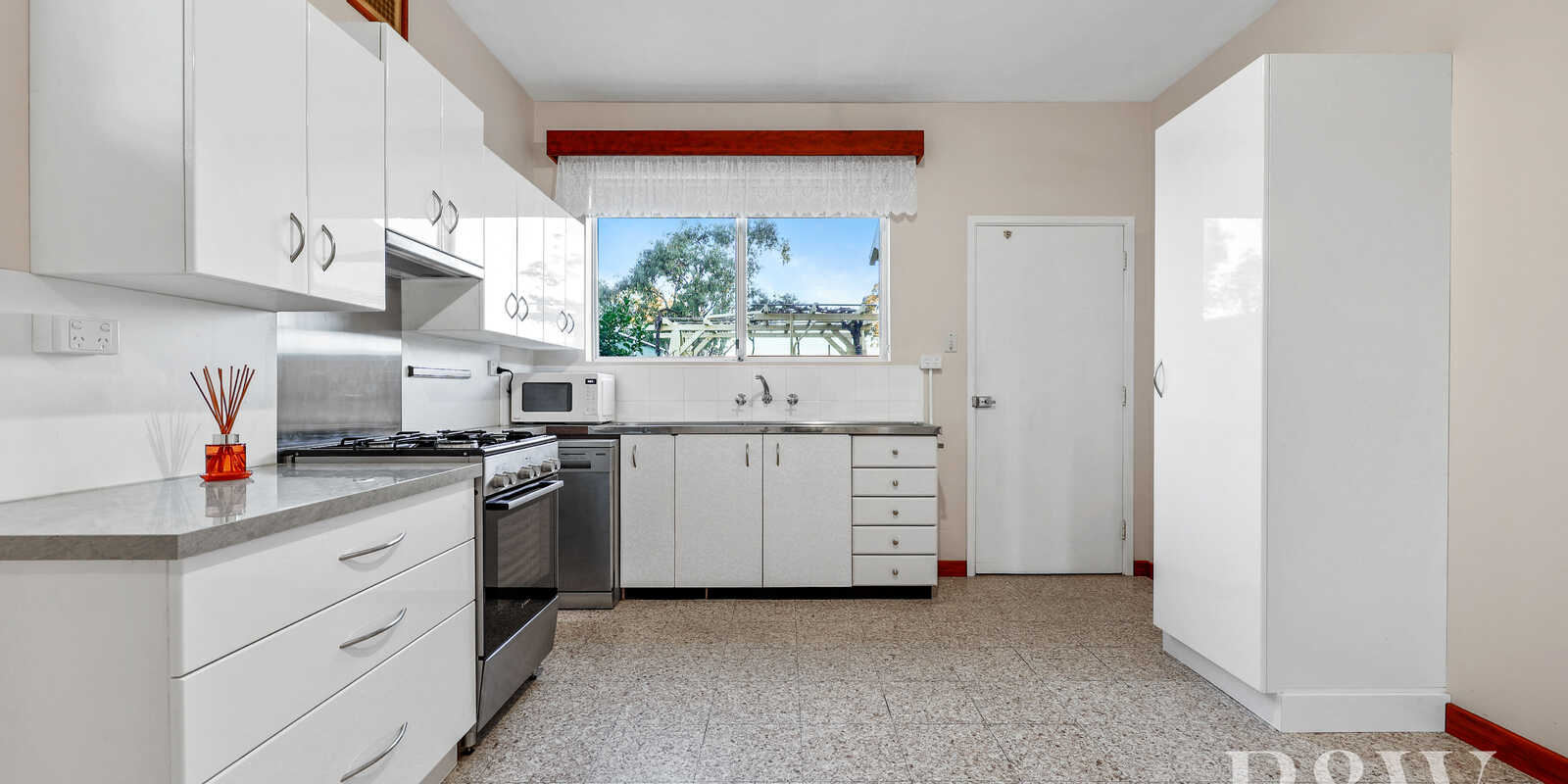 35 AKUNA AVENUE Bradbury