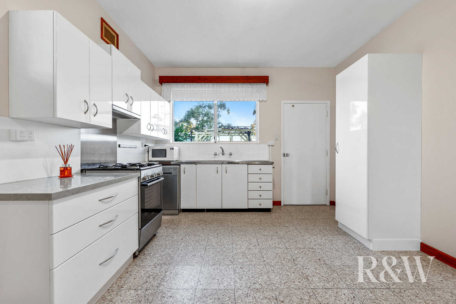 35 AKUNA AVENUE Bradbury