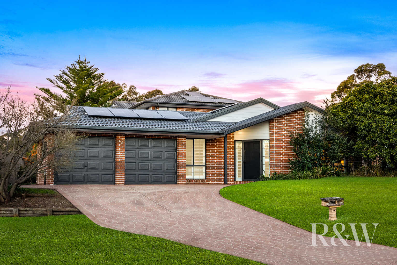 7 GEORGE CALEY PLACE Mount Annan 7 GEORGE CALEY PLACE Mount Annan
