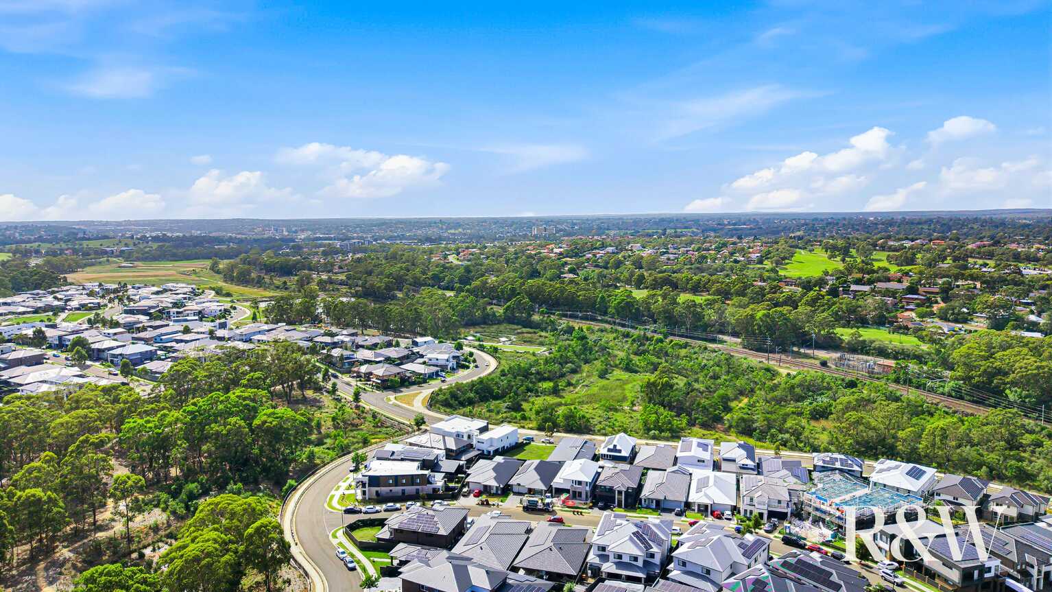 4 FIELDHOUSE CIRCUIT Campbelltown
