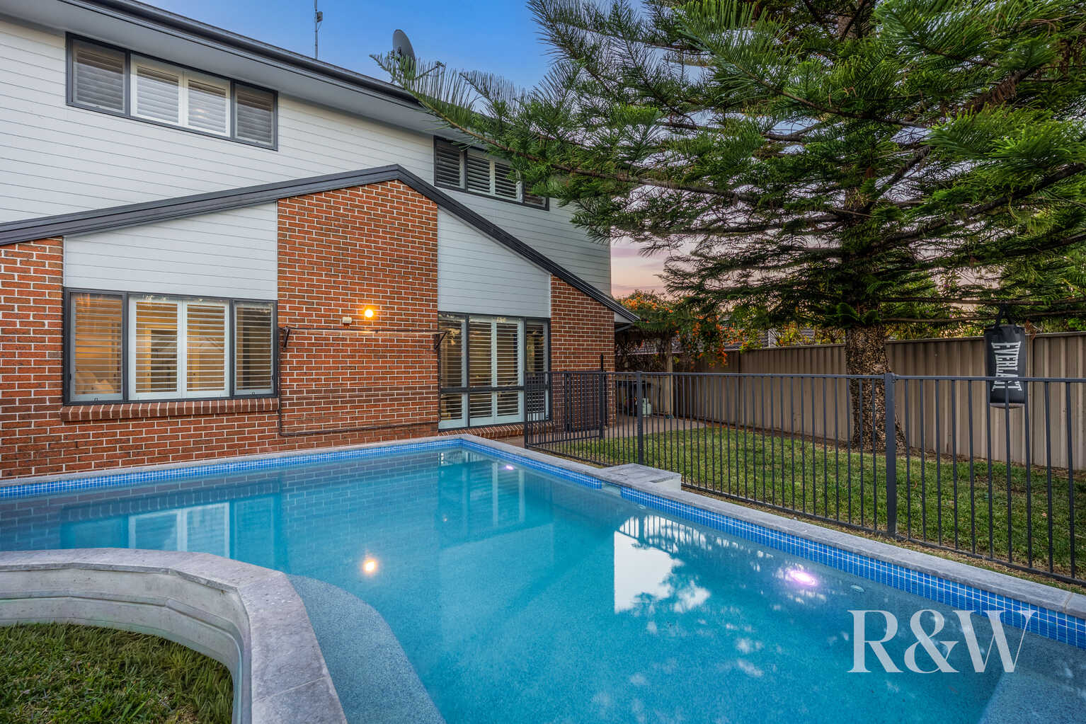 7 GEORGE CALEY PLACE Mount Annan