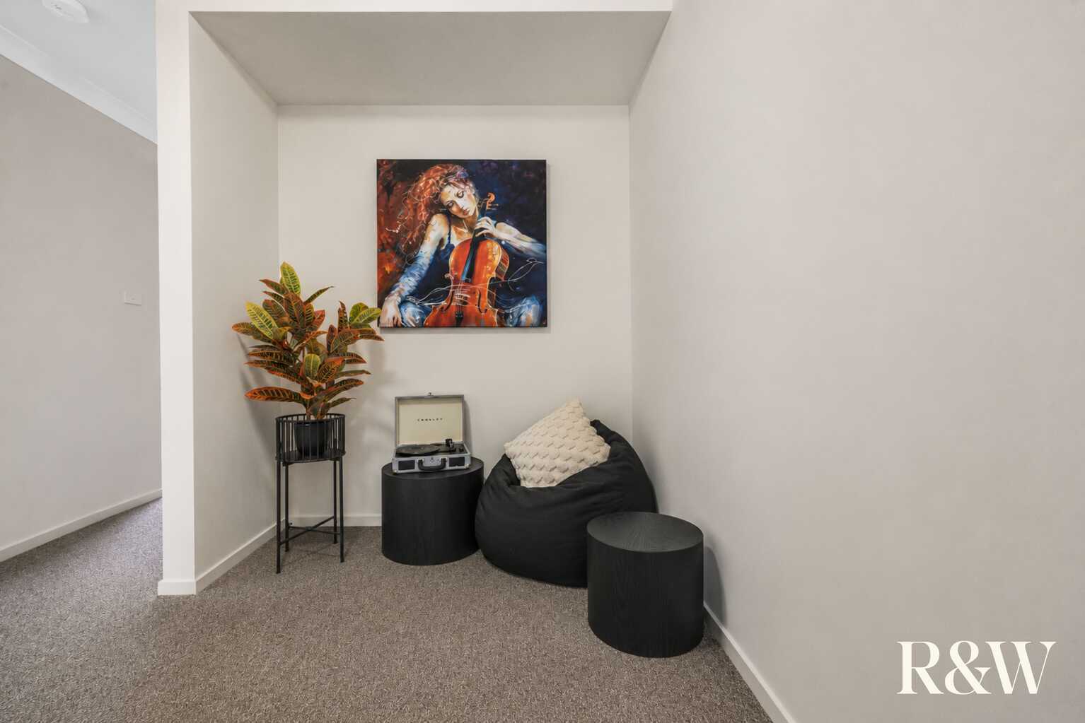 3 HIGHLAND CLOSE Macquarie Links