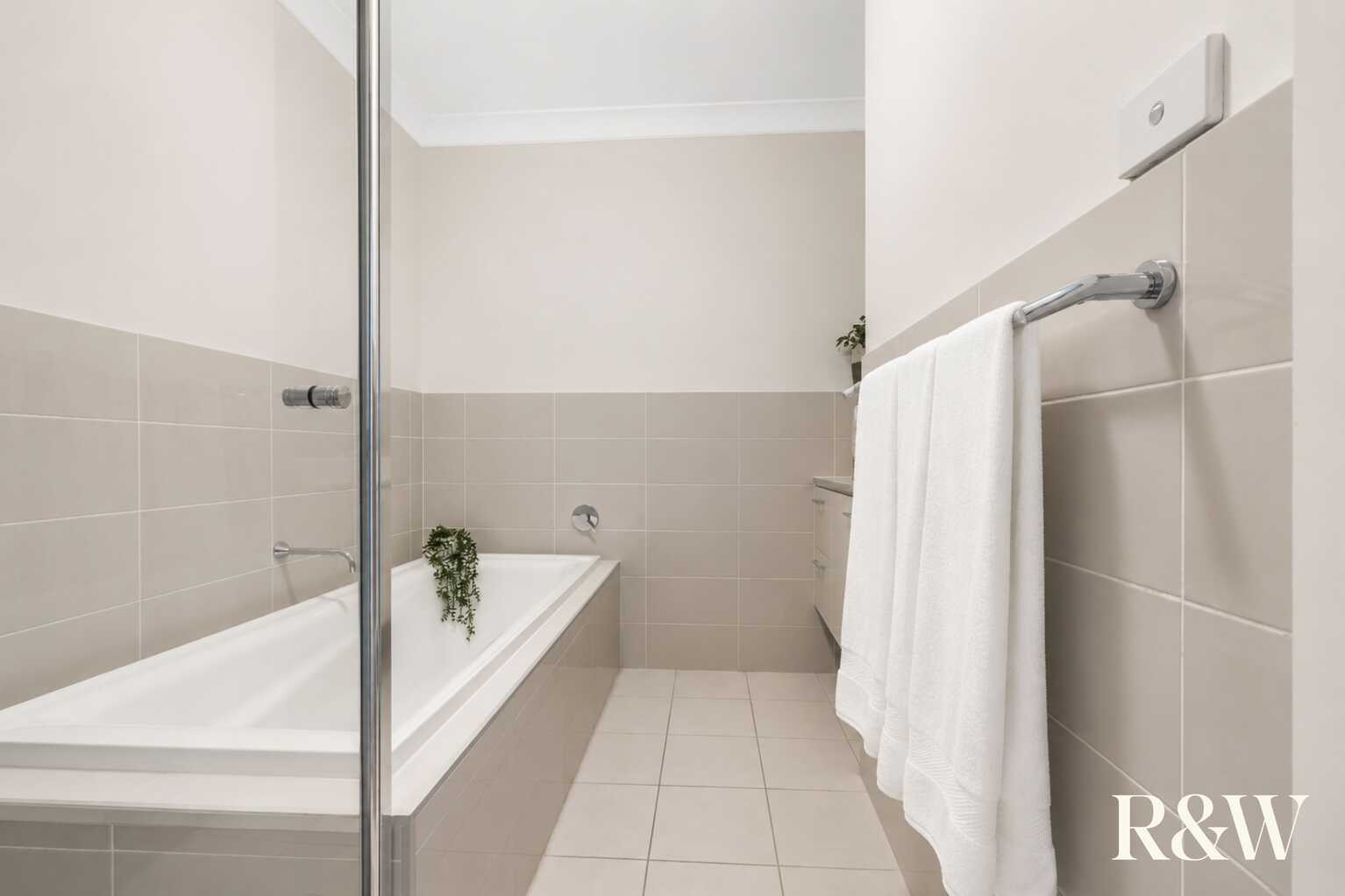 3 HIGHLAND CLOSE Macquarie Links