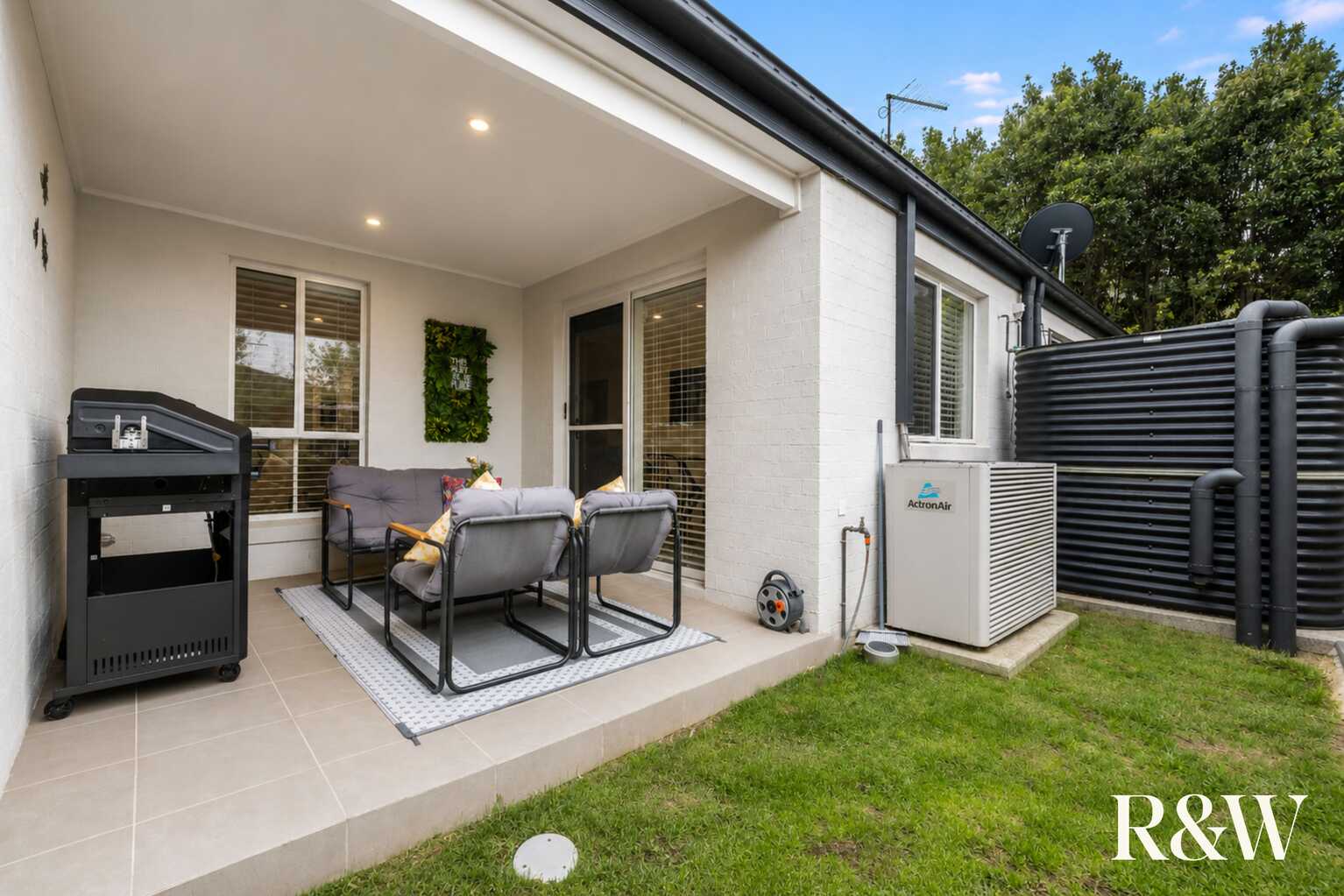 3 HIGHLAND CLOSE Macquarie Links