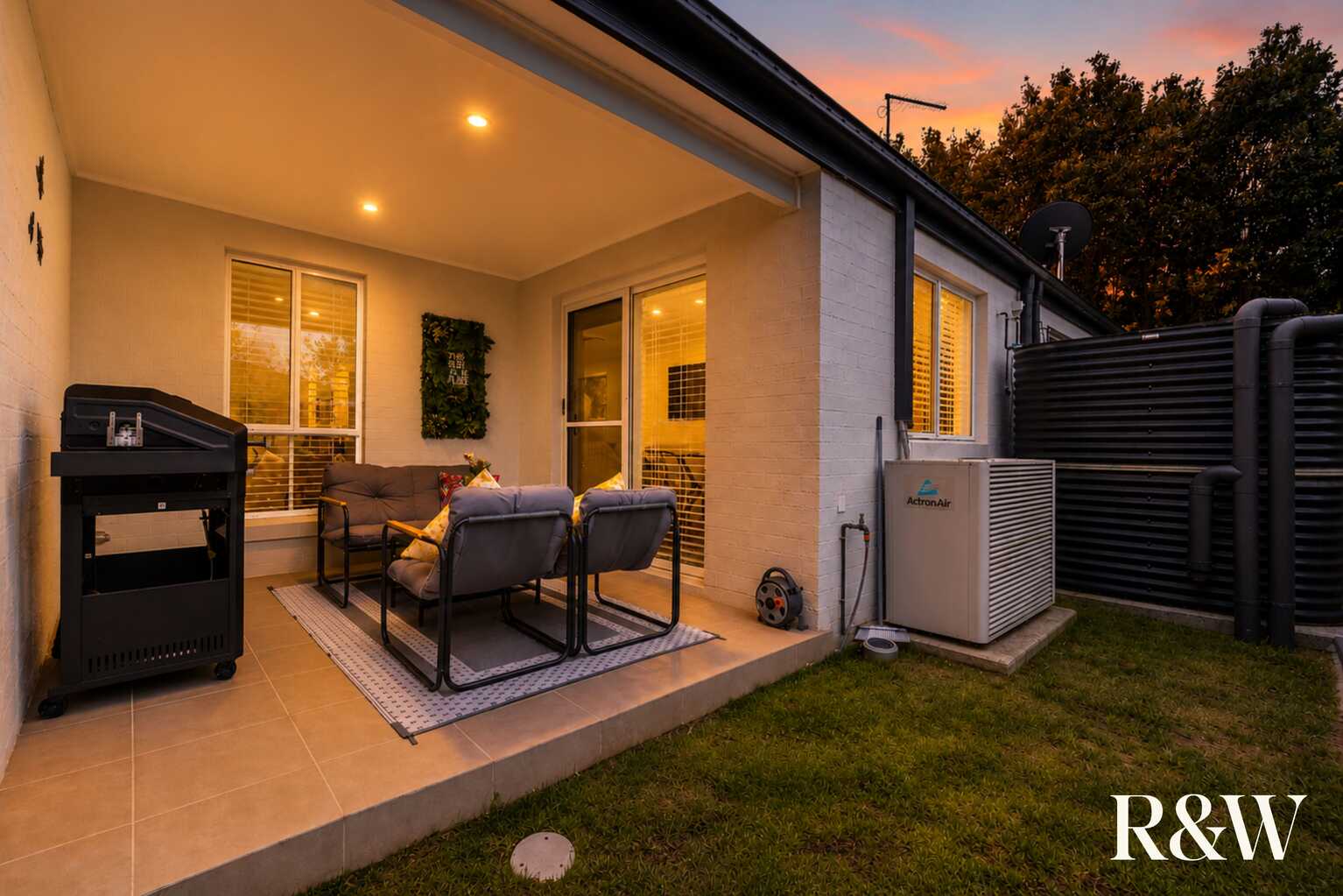 3 HIGHLAND CLOSE Macquarie Links