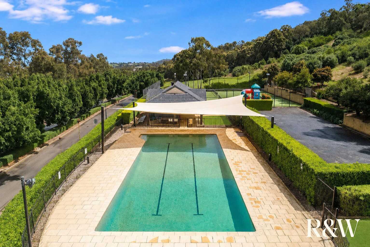 3 HIGHLAND CLOSE Macquarie Links