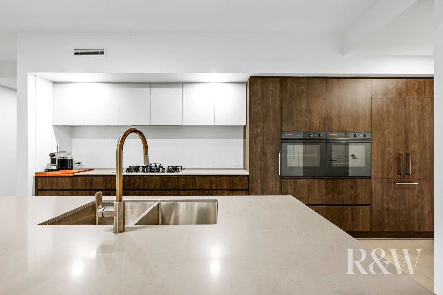 9 Hewitson Court Gledswood Hills