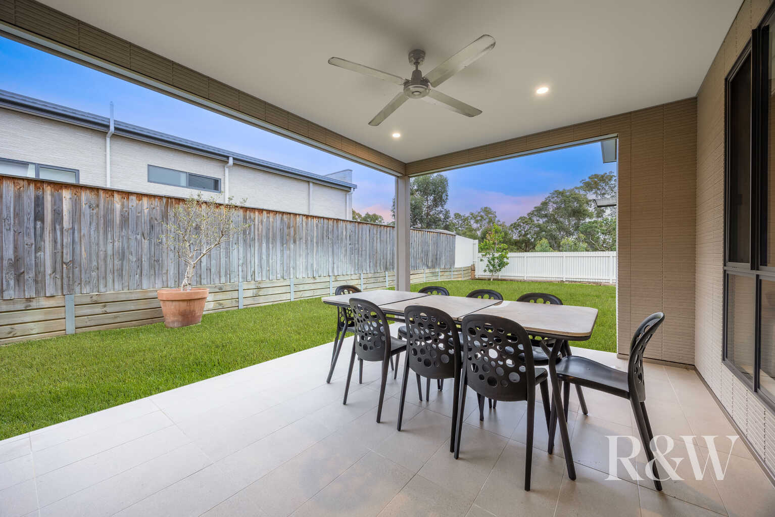 9 Hewitson Court Gledswood Hills