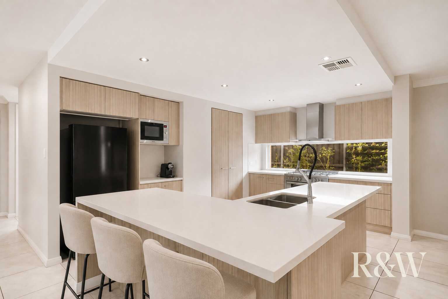 6 DROMEDARY PLACE Macquarie Links 6 DROMEDARY PLACE Macquarie Links