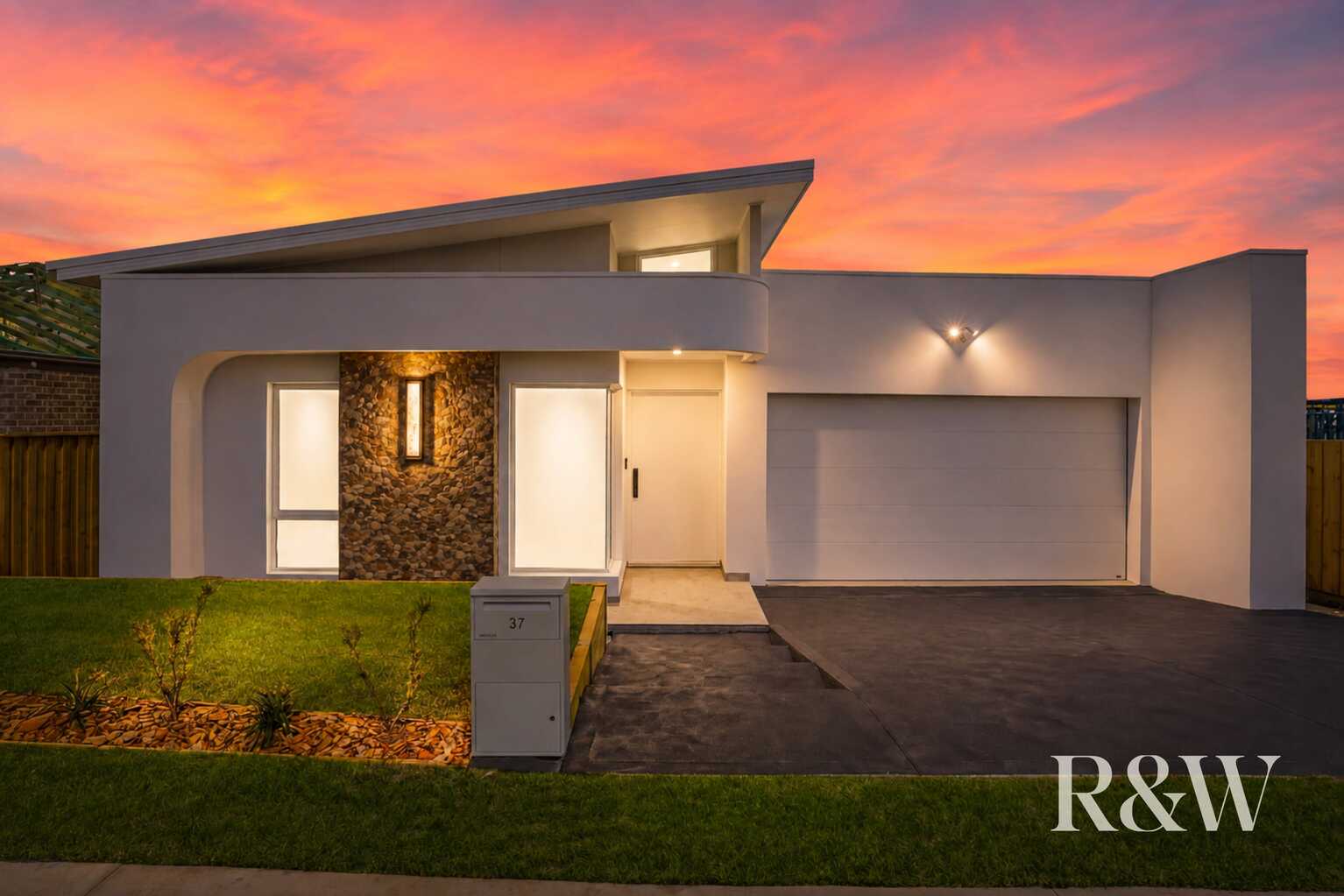 37 HARNESS DRIVE Menangle Park