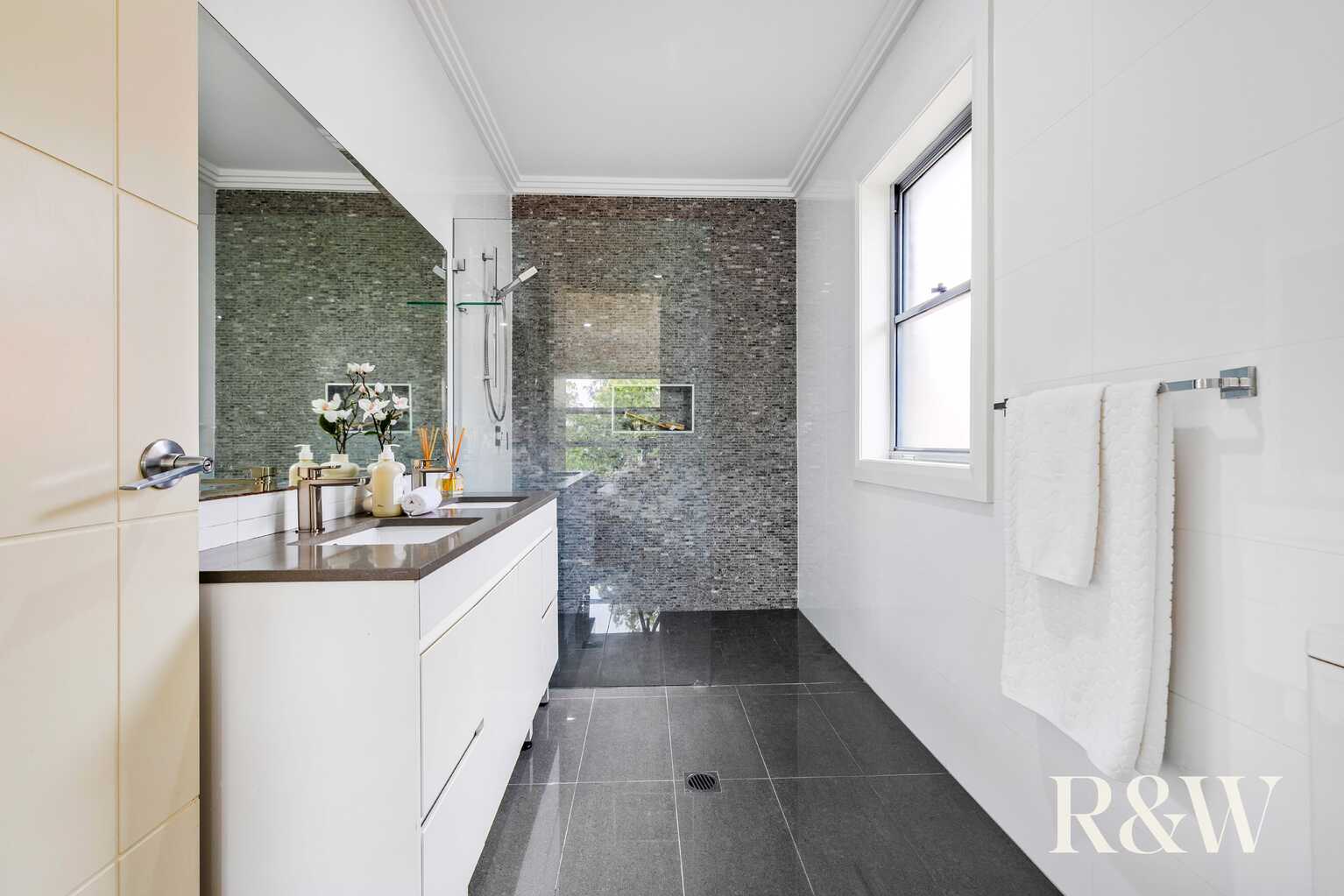 8 Jarvisfield Place Macquarie Links